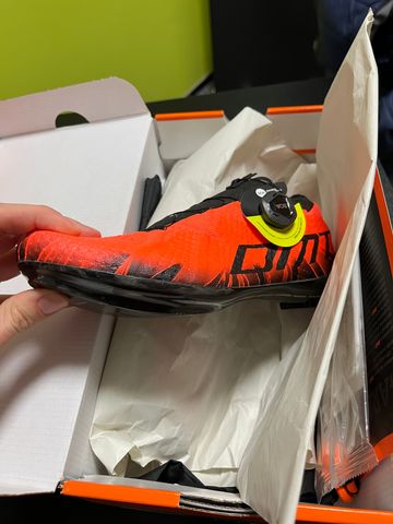 DMT Schuh KR1 | road | coral/black | size: 40 (EU) / 7 (USA) / 6, 25 (UK) / 25, 72cm 2024 Cycling Shoes usato