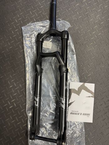 Used Marzocchi Bomber Z2 150mm 27.5/29 2023 bike — image 1 of 3