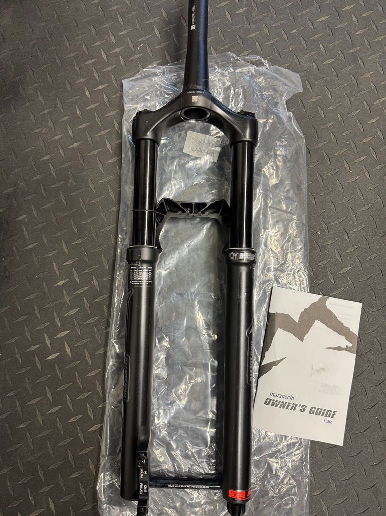 Used Marzocchi Bomber Z2 150mm 27.5/29 2023 bike — image 3 of 3