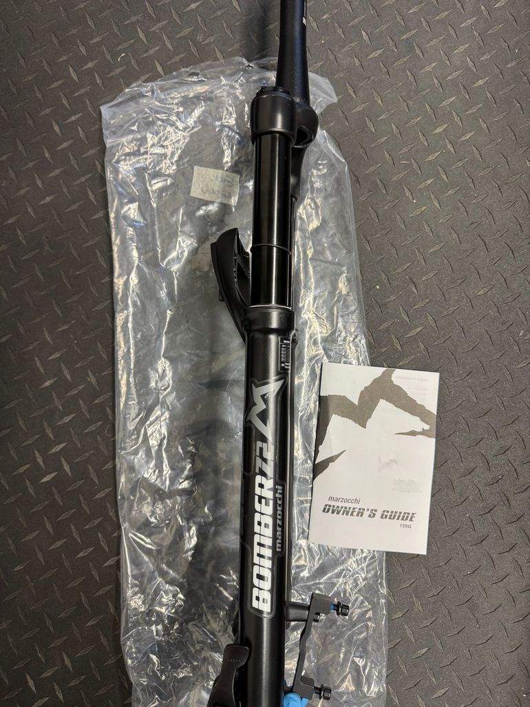 Used Marzocchi Bomber Z2 150mm 27.5/29 2023 bike — image 2 of 3