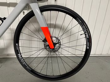 Used Dt Swiss R470 DB 2024 bike — image 2 of 4