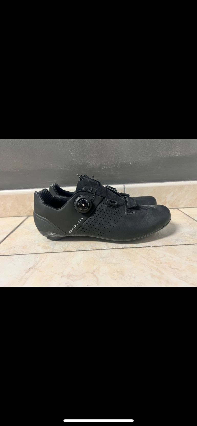 Used Van Rysel carbon bike — image 2 of 2