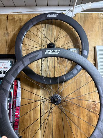 Used Zipp 404 firecrest 2024 bike — image 1 of 4