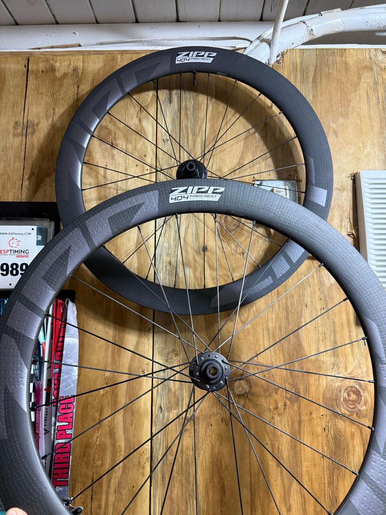 Used Zipp 404 firecrest 2024 bike — image 1 of 4