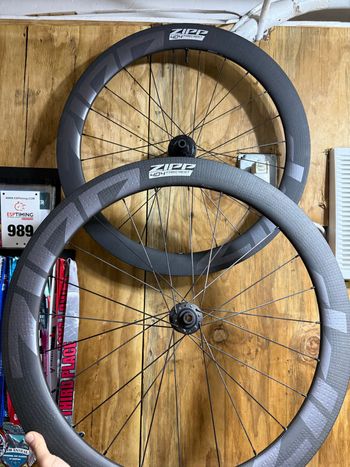 Used Zipp 404 firecrest 2024 bike — image 3 of 4
