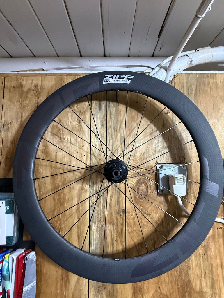 Used Zipp 404 firecrest 2024 bike — image 4 of 4