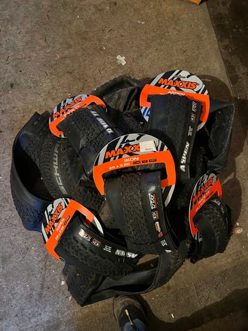 Maxxis div 2022 Tyres & Tubes usato