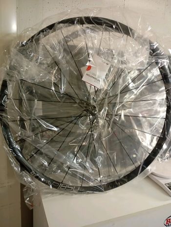 Used Dt Swiss p1850 2022 bike — image 3 of 10