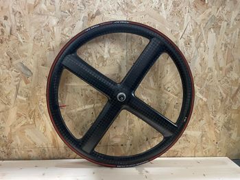 4 Spoke bike usato — immagine 2 di 4
