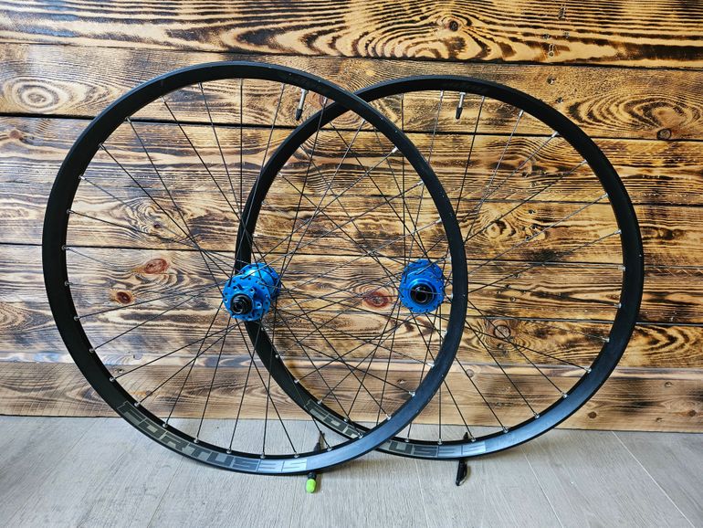 Brugt Hope Fortis 35W 27.5'' 2022 bike — billede 1 af 4