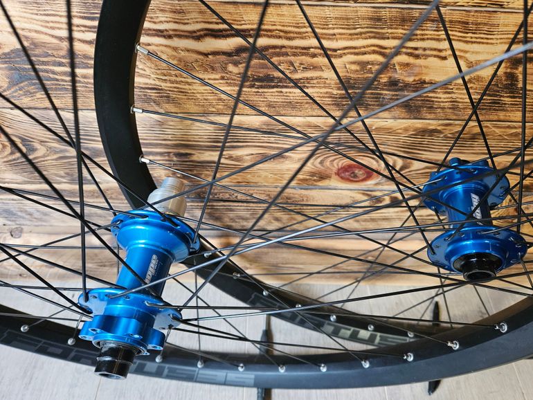 Brugt Hope Fortis 35W 27.5'' 2022 bike — billede 2 af 4