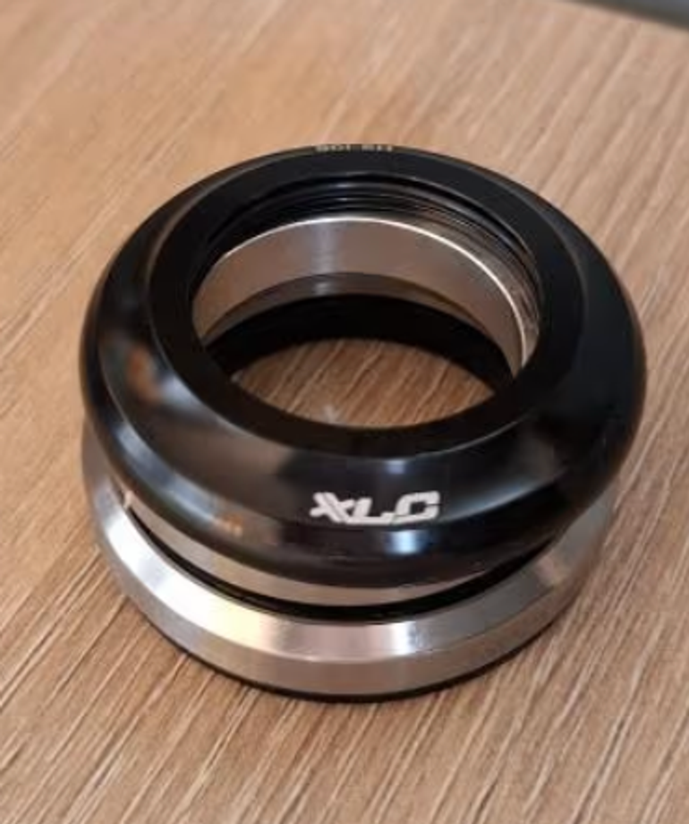 Used Xlc Headset, Black 28,6 / 41.8 - 46.9 - 33 mm bike — image 1 of 2