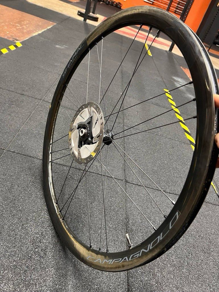 Used Campagnolo shamal carbon 2022 bike — image 5 of 11