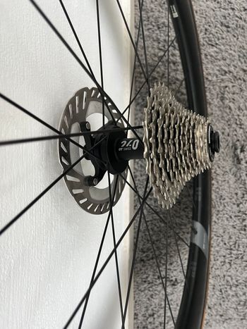 Used Dt Swiss ARC 1400 DICUT DISC 62 2025 bike — image 4 of 10