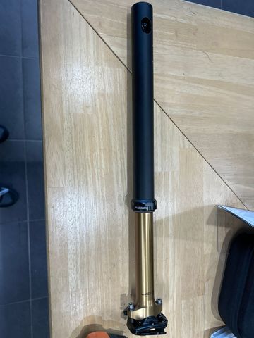 Brugt fox transfertsl cachima câble 2025 Saddles & Seatposts