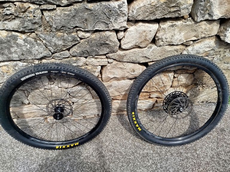 Used Race Face Arc Offset 27 2025 bike — image 1 of 15
