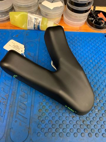 Used evolve v1-o2 Saddles & Seatposts