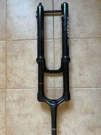 Brugt RockShox lyric RC Solo Air Debonair 2018 bike — billede 1 af 4