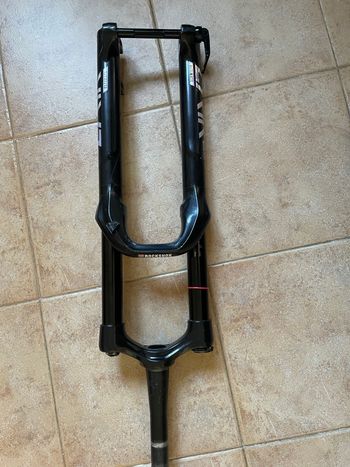 Brugt RockShox lyric RC Solo Air Debonair 2018 bike — billede 2 af 4