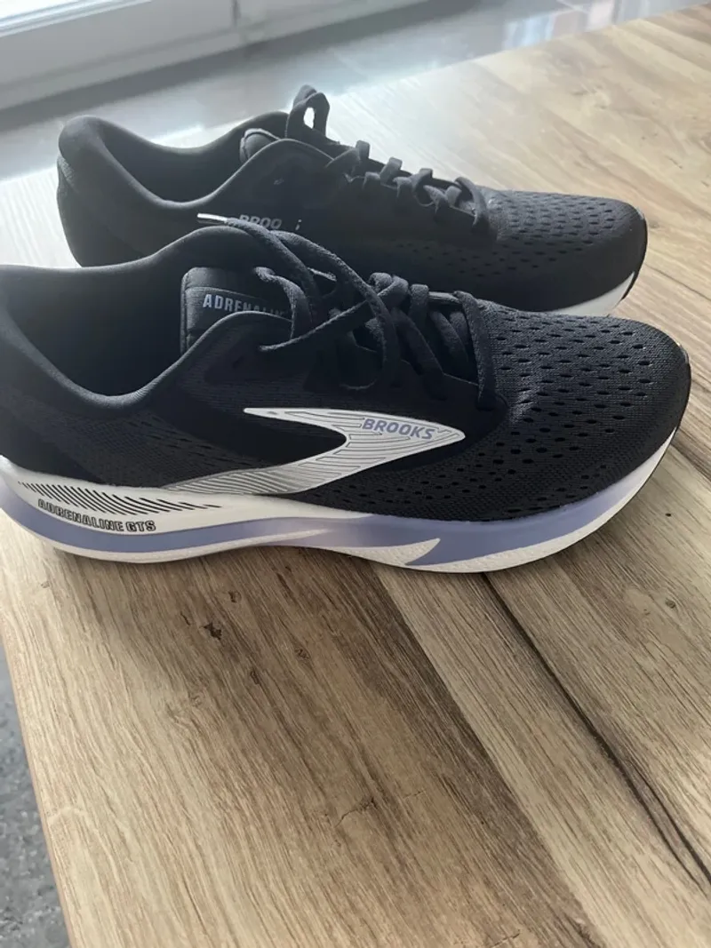 Käytetty Brooks Adrenaline GTS 24 2025 Running Shoes