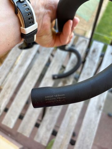 Used Specialized shallow bend carbon 2024 bike — image 2 of 3