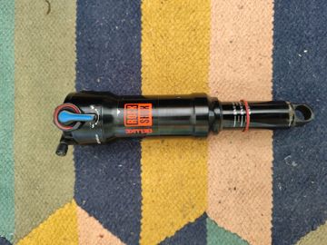 RockShox deluxe select+ 2018 Rear Suspension usato