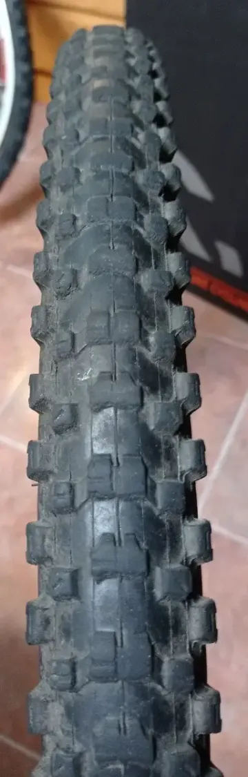 Kenda Nevegal 2019 Tyres & Tubes usato