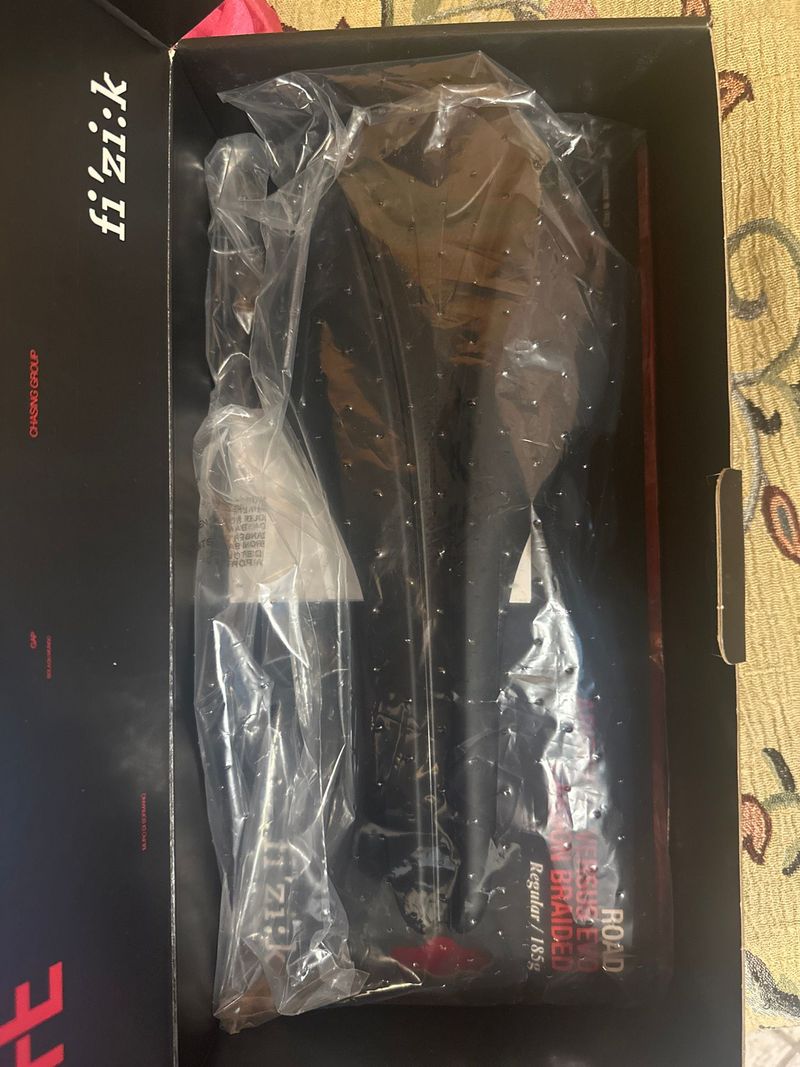 Used Fizik airone r1 versus evo carbon braided 2020 Saddles & Seatposts