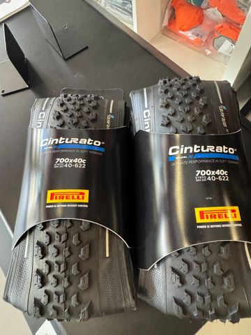Použité Pirelli Cinturato Gravel S 700x40 Tyres & Tubes