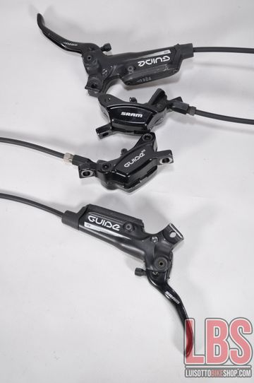 Brugt Sram Coppia freni MTB Sram Guide RE 4 pistoncini. Pastiglie pari al nuovo. La pompa posteriore è sfilata per consentire il montaggio interno telaio. 2018 Brakes
