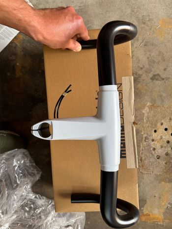 Used Bmc Teammachine ICS Cockpit Handlebars 42 2023 bike — image 2 of 4