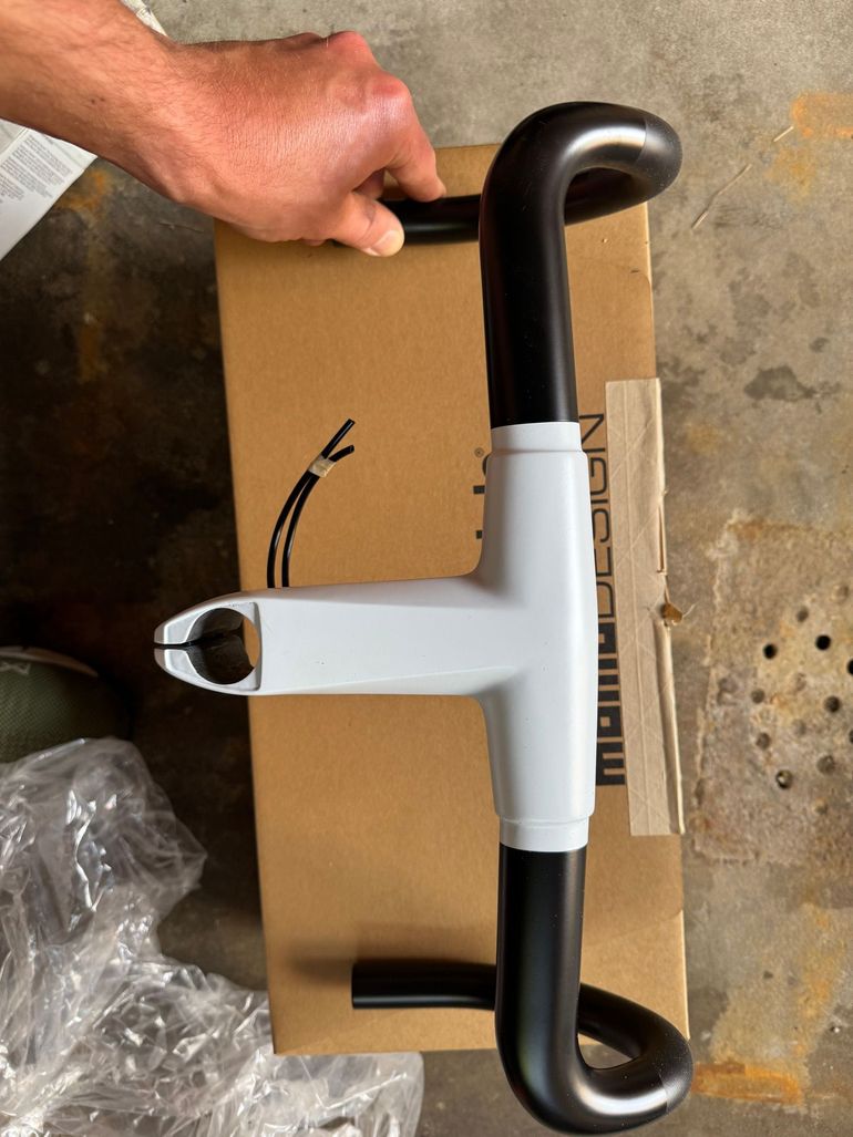 Used Bmc Teammachine ICS Cockpit Handlebars 42 2023 bike — image 2 of 4