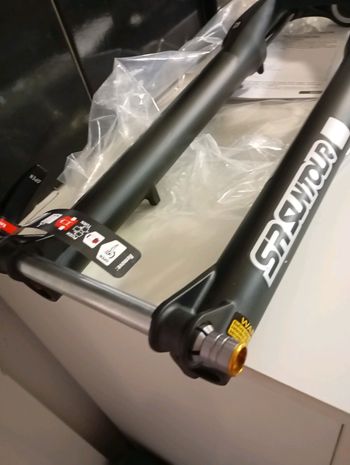 Brugt suntour raidon 32 2023 bike — billede 6 af 12