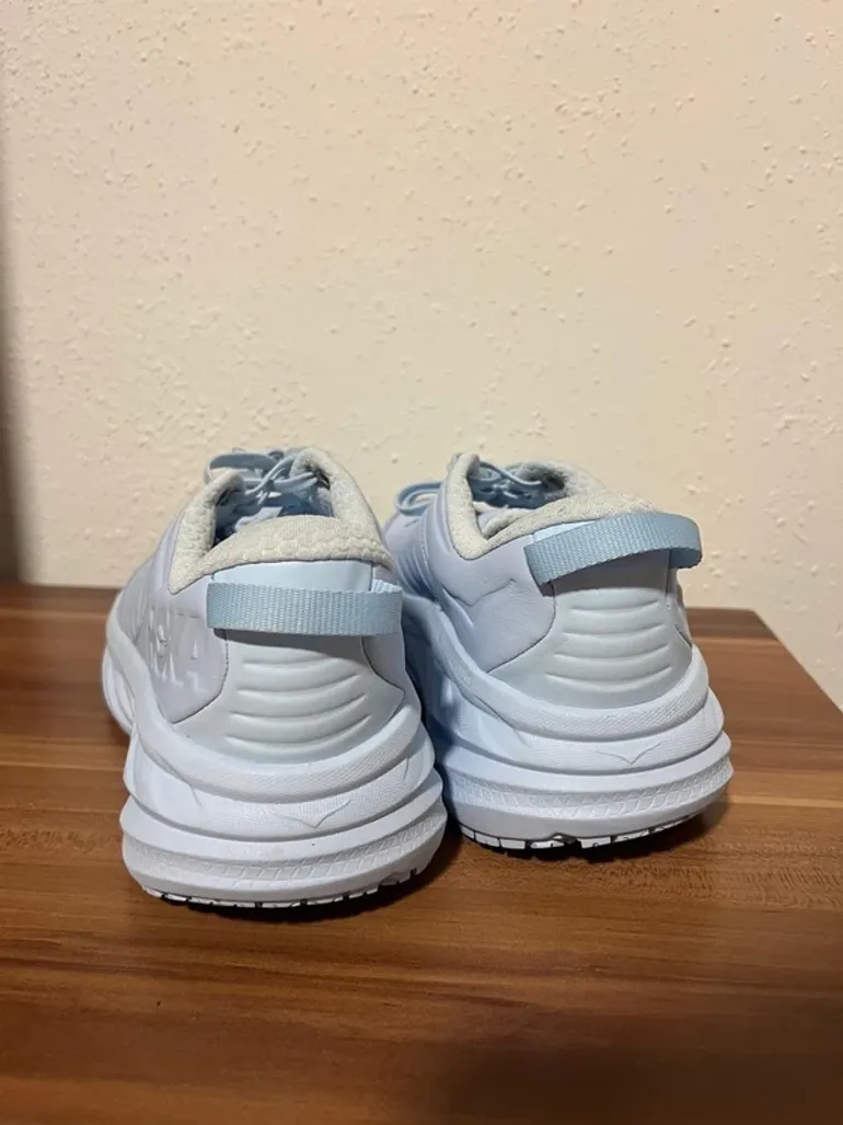 747 Rear Gear Used Hoka Bondi SR – € 130 | buycycle