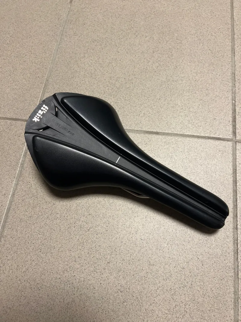 Fizik Versus Evo Saddle 2022 Saddles & Seatposts d'occasion