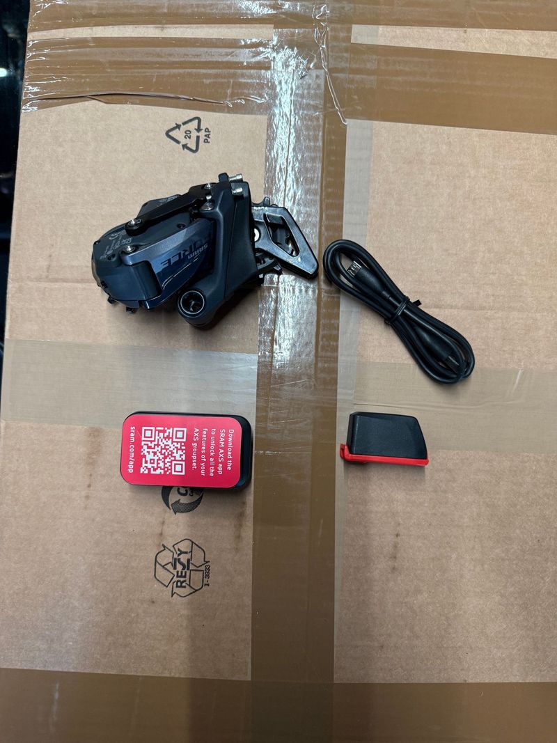 Sram force 12 V 2023 Drivetrain & Pedals d'occasion