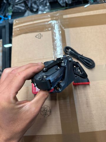 Sram force 12 V 2023 bike usato — immagine 3 di 5
