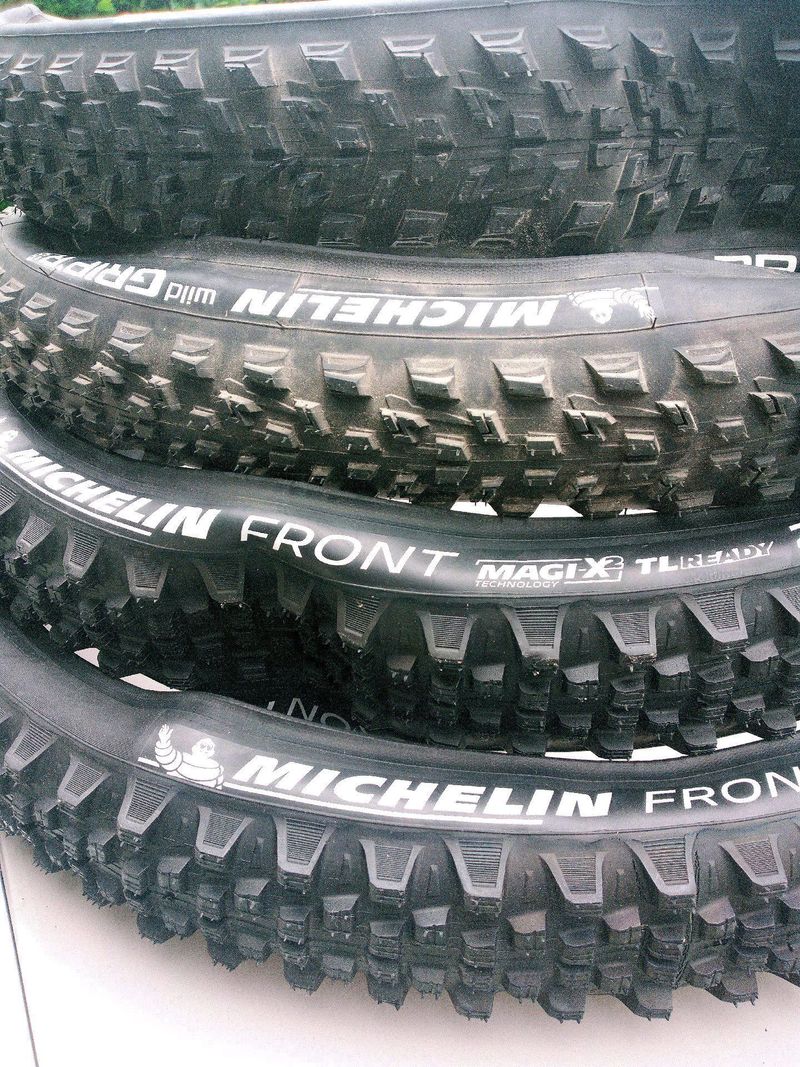 Michelin 2 enduro front - 1 wild grip'r - 1 wild grip'r advenced Tyres & Tubes d'occasion