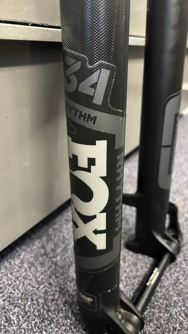 Used Fox 34 RHYTHM 150MM 29" 2024 bike — image 4 of 4
