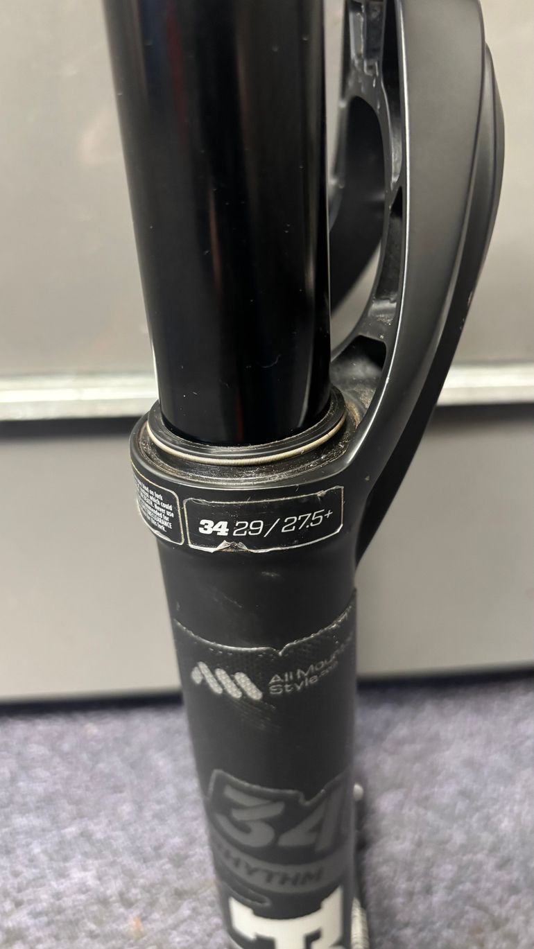 【貴重】2024 FOX34 Rhythm 27.5 貴重】2024 FOX34 Rhythm 27.5 貴重】2024 FOX34 Rhythm 27.5