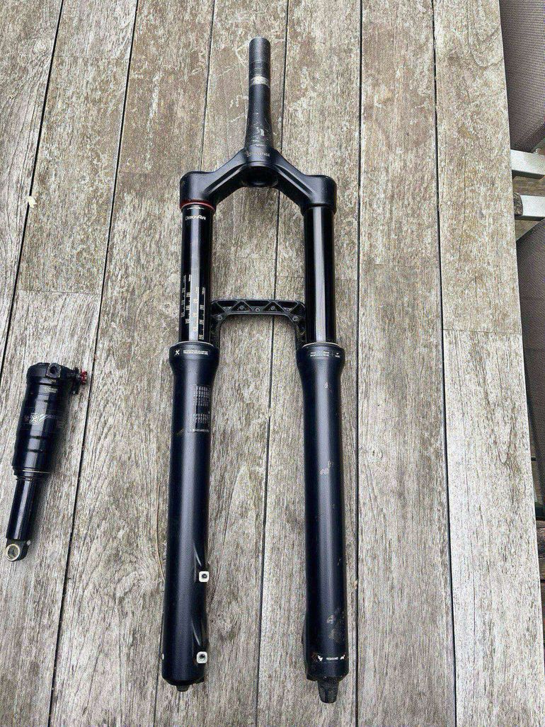 Used RockShox domain 2024 bike — image 3 of 5