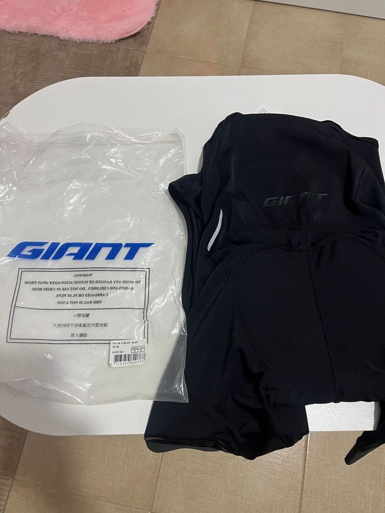 Brugt Giant Podium bishort 2025 bike — billede 1 af 4