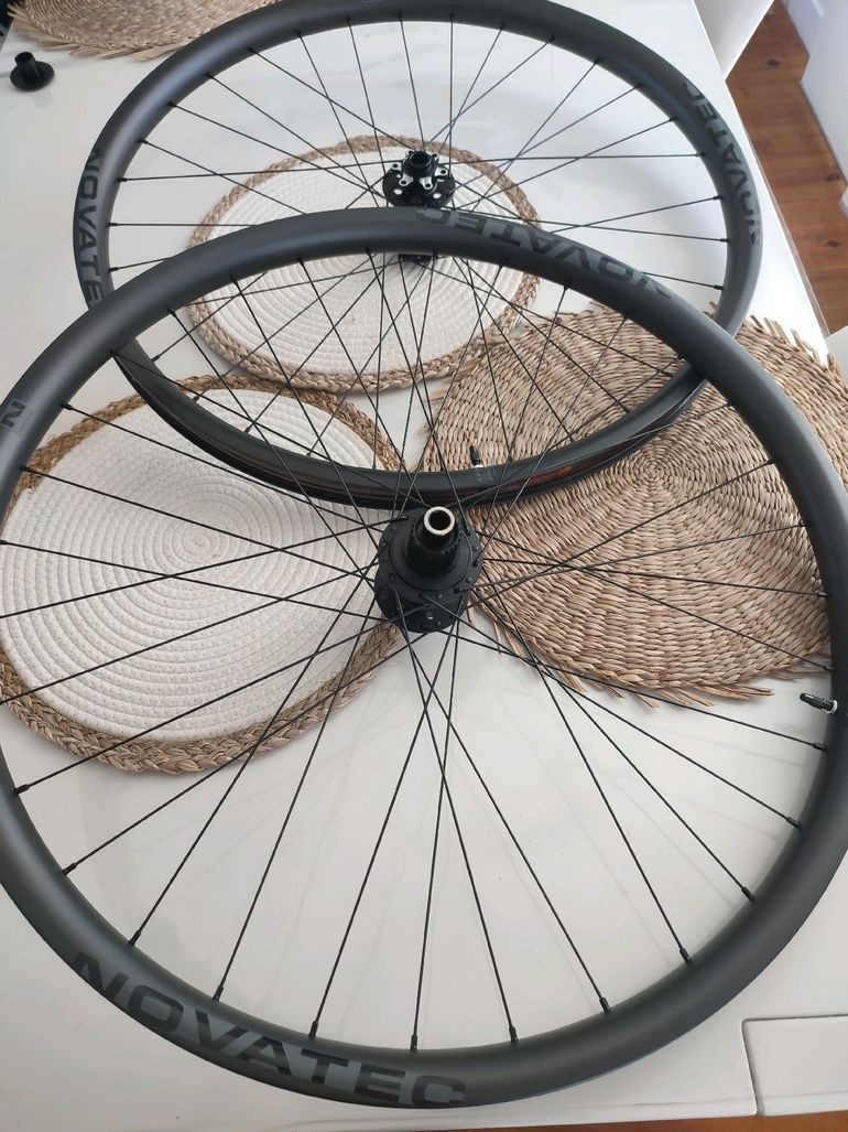 Novatec M30 carbone VTT allmontain Shimano 2024