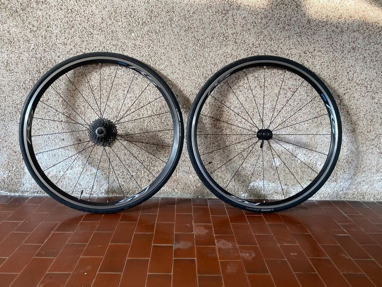 Used Shimano R5 2020 bike — image 2 of 4