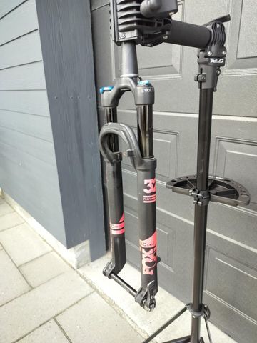 Gebrauchtes Fox 7002297-0045-t 2019 bike — Bild 2 von 4