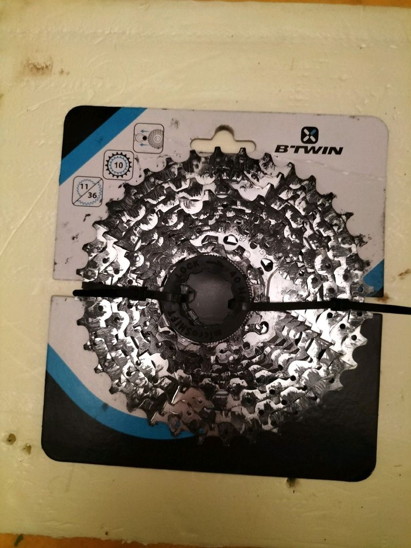 Używany Decathlon cassetta V10. 1-36 2025 Drivetrain & Pedals