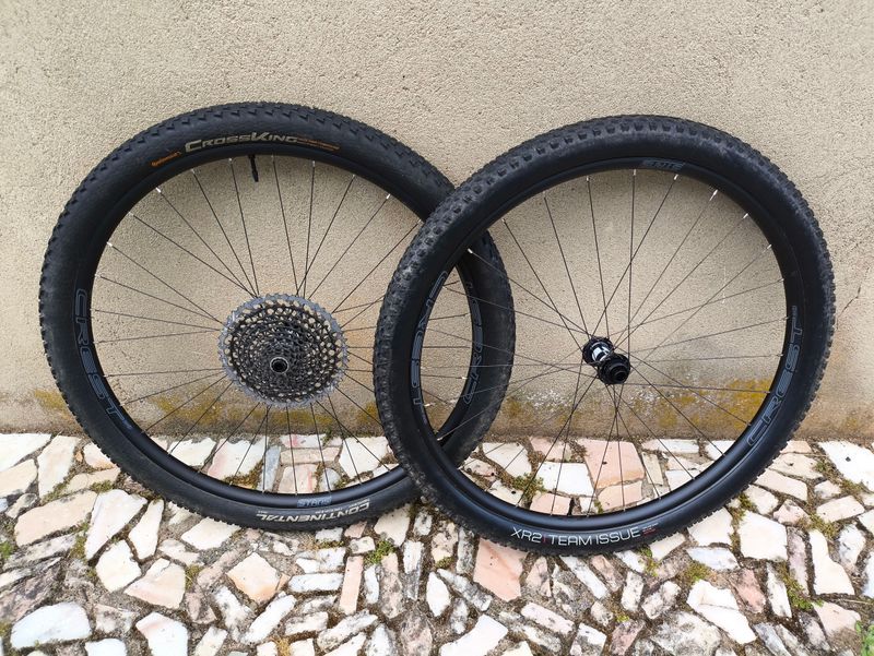 Used Dt Swiss DT350 + Notubes Crest MK4 2024 Wheels