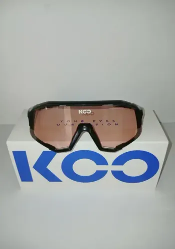 Koo, Demos