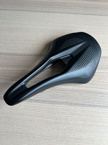 Used Fizik TEMPO ARGO R1 2024 Saddles & Seatposts