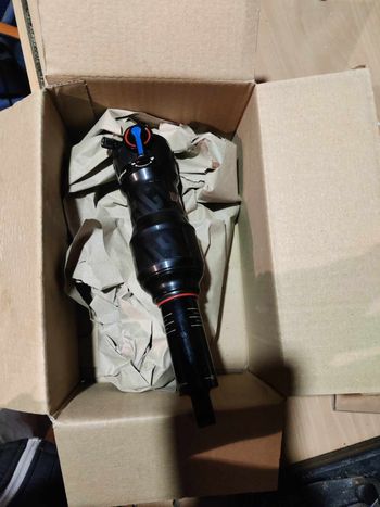 Used RockShox Deluxe RT DebonAir 2018 bike — image 2 of 4